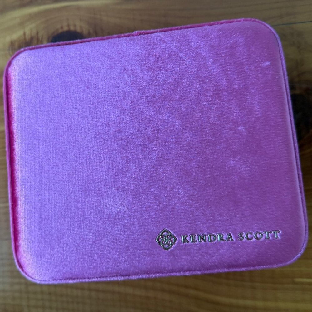 Kendra Scott Mattie Magenta Pink Velour Jewelry Case Box